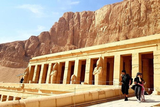 From Hurghada:Day Trip to Luxor and Valley of the Kings - Lunch at a Luxor restaurant