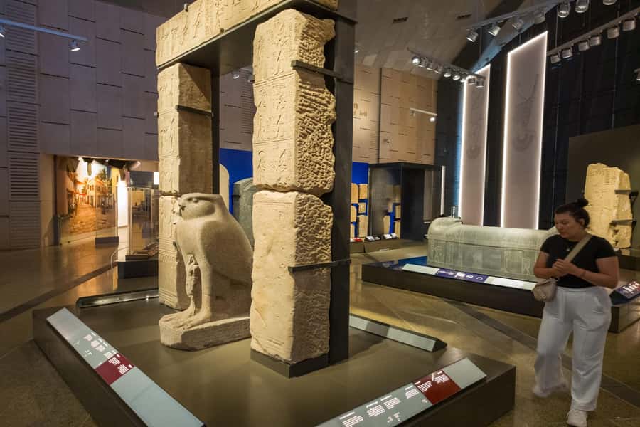 From Hurghada: Grand Egyptian Museum Pyramids Cairo Day Trip - The panoramic viewpoint and the Sphinx