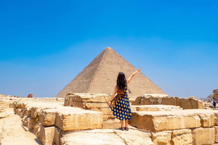 From Hurghada: Grand Egyptian Museum Pyramids Cairo Day Trip - Guides, group service, and the practical side