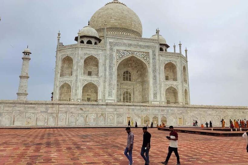 From Jaipur: Taj Mahal, Agra Fort, Baby Taj Day Trip by Car - Seeing the Taj Mahal with a private guide
