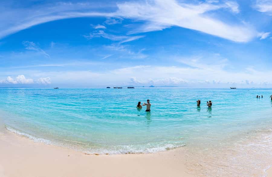 From Khao Lak: Bamboo & Phi Phi Islands, & Maya Bay Day Trip - What the crew does well, and where the service needs care