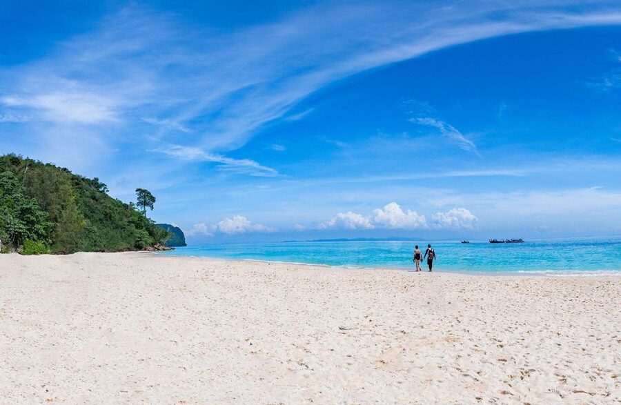 From Khao Lak: Bamboo & Phi Phi Islands, & Maya Bay Day Trip - Pileh Lagoon and the reality of a crowded water stop