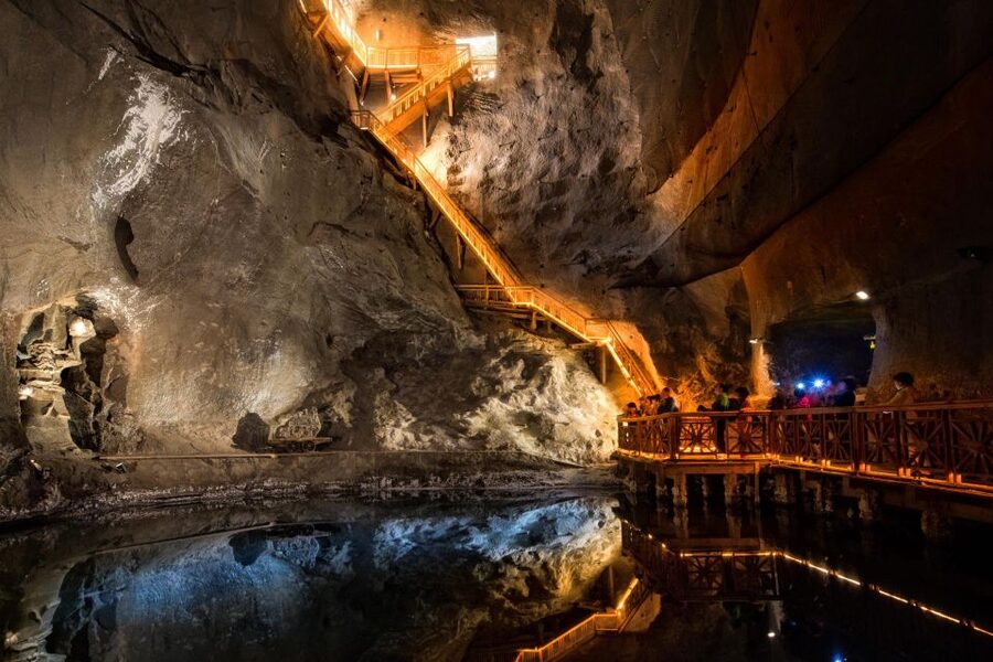 From Krakow: Auschwitz and Wieliczka Salt Mine Full-Day Trip - Two very different lessons beyond Krakow