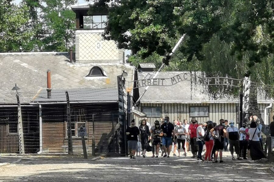 From Krakow: Auschwitz-Birkenau Camp Complex Guided Day Trip - The short transfer to Birkenau