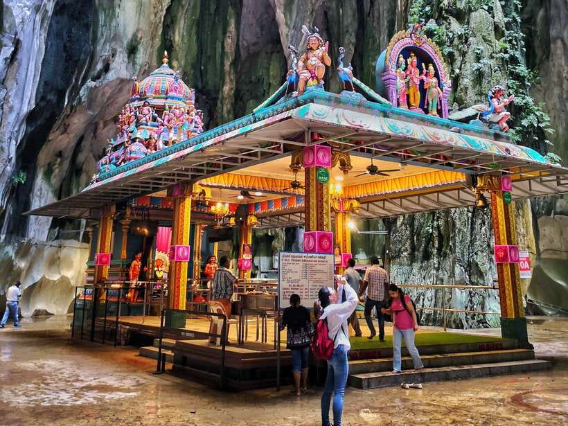 From Kuala Lumpur: Colmar Tropicale and Batu Caves Day Trip - Botanical Garden and Rabbit Park need realistic expectations