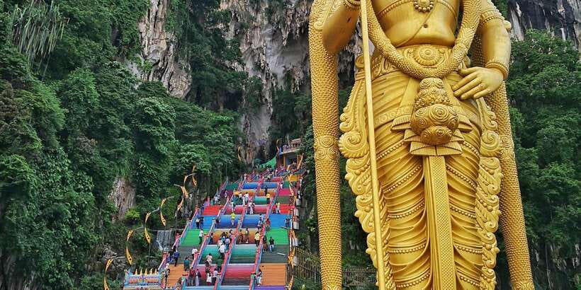 From Kuala Lumpur: Colmar Tropicale and Batu Caves Day Trip - The transport setup and guide style