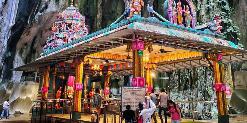 From Kuala Lumpur: Colmar Tropicale and Batu Caves Day Trip - Who should book this day trip?
