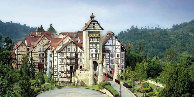 From Kuala Lumpur: Colmar Tropicale and Batu Caves Day Trip - Should you book it?