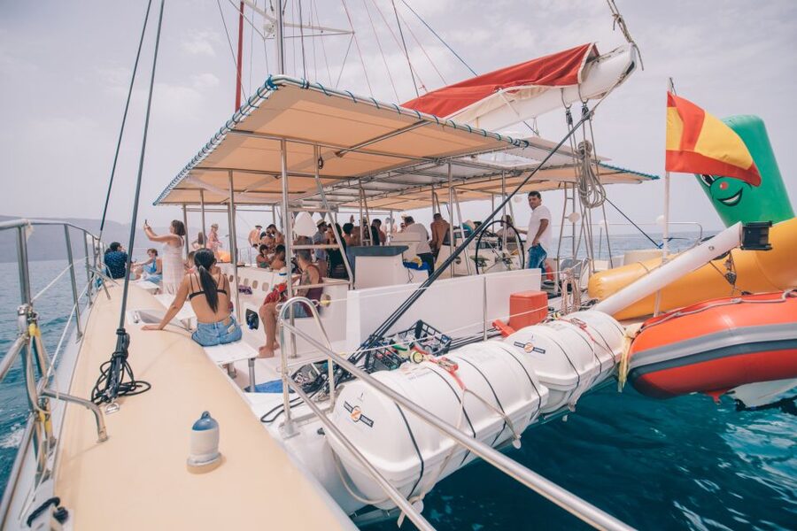 From Lanzarote: Sailing Day Trip Around La Graciosa - Lunch, drinks, and time to slow down