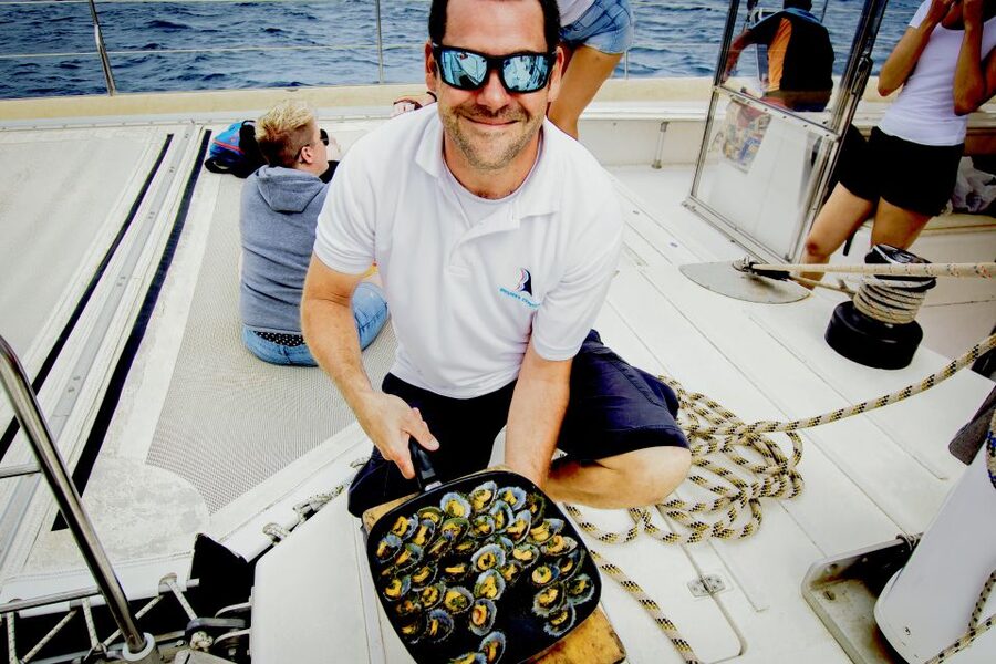 From Lanzarote: Sailing Day Trip Around La Graciosa - The return to Caleta de Sebo