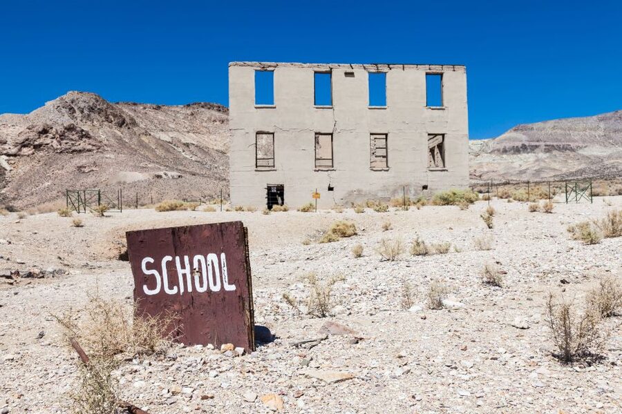 From Las Vegas: Death Valley & Rhyolite Ghost Town Day Trip - Guides shape the experience