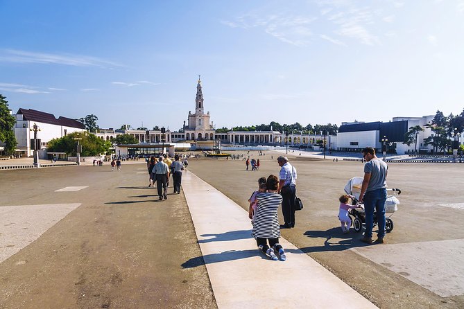 From Lisbon: Fatima Batalha Nazare & Obidos Small Group Day Trip - Óbidos, the best place to wander