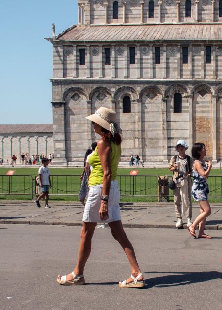 From Livorno: Day Trip to Pisa and Cinque Terre's Manarola - Pisa and the Piazza dei Miracoli
