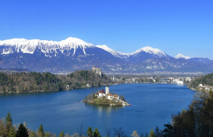 From Ljubljana: Private Bled Lake Day Trip - First views of the lake and island