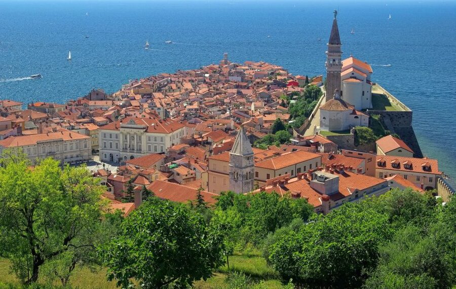 From Ljubljana: Škocjan UNESCO Caves and Piran Full-Day Trip - A two-hour walk beneath the Karst Plateau