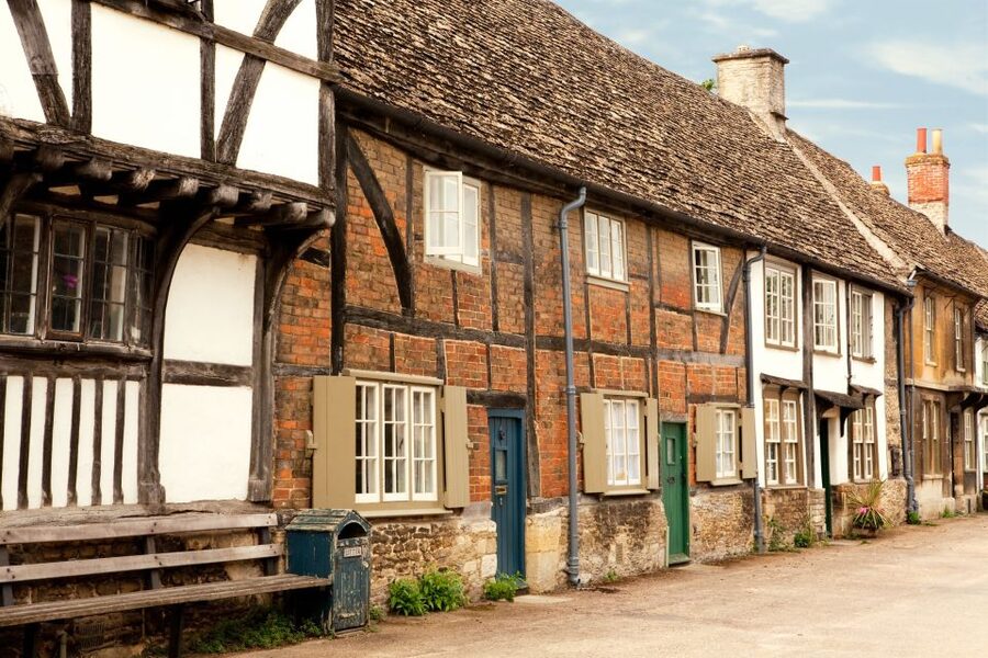 From London: Bath, Avebury and Lacock Village Day Trip - Meeting the minibus near Victoria