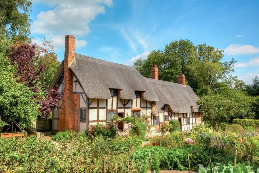 From London: Cotswolds and Oxford Guided Day-Trip - Bourton-on-the-Water and the cream tea decision