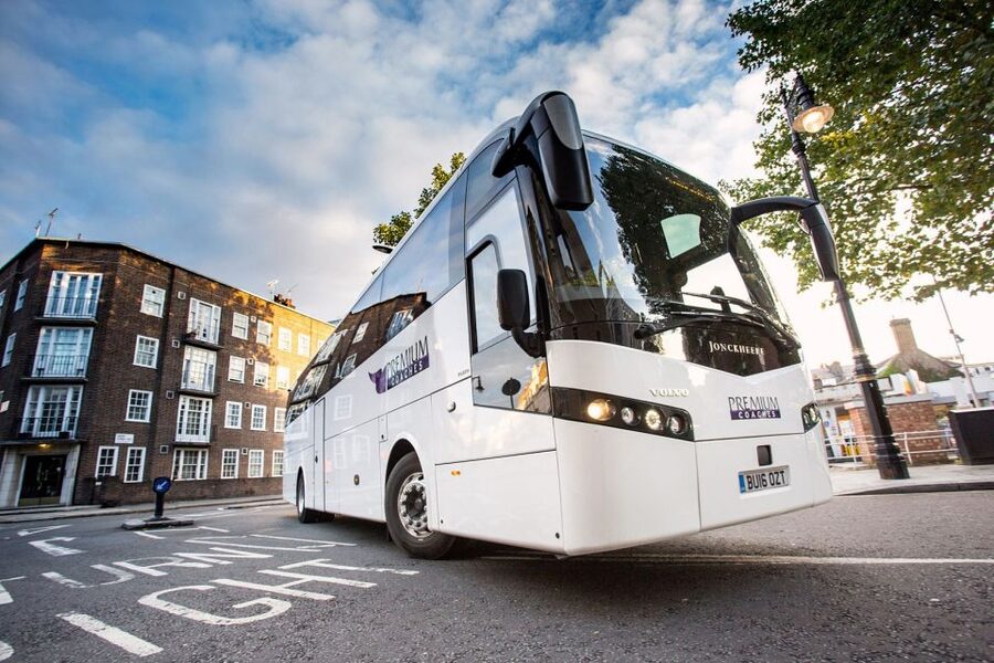 From London: Day Trip to Downton Abbey, Oxford and Bampton - A comfortable coach, with one busy meeting point