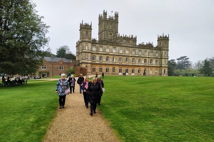 From London: Day Trip to Downton Abbey, Oxford and Bampton - Who should choose this tour?