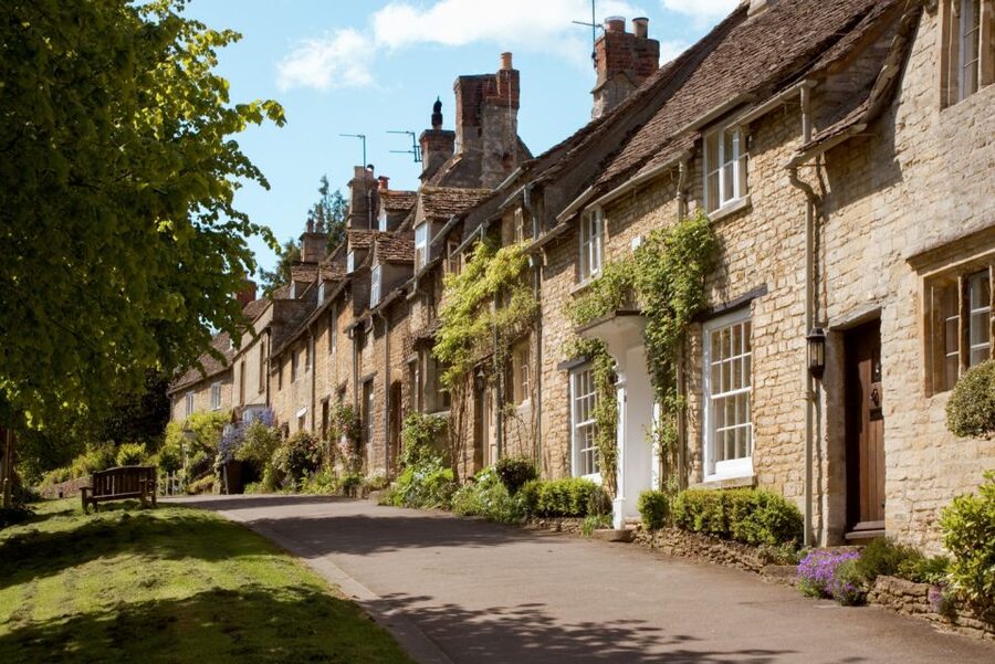 From London: Oxford and Cotswolds Villages Day Trip - The coach ride through the Chiltern Hills