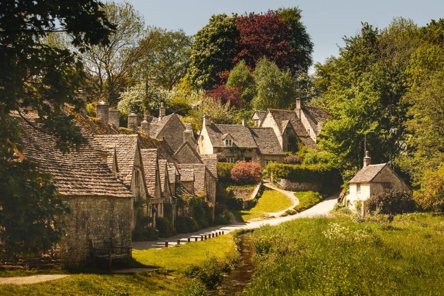 From London: Oxford and Cotswolds Villages Day Trip - Oxford: college walls, museums, and free exploration
