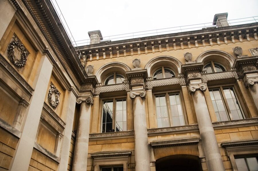 From London: Oxford and Cotswolds Villages Day Trip - What the guide adds to a mostly independent day