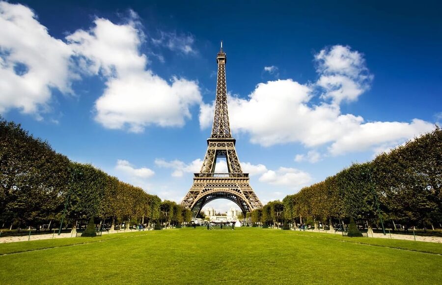 From London: Paris Day Trip with Lunch on Eiffel Tower - Seeing Paris from the panoramic coach