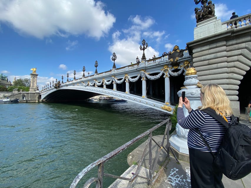 From London: Paris Day Trip with Lunch on Eiffel Tower - Cruising beneath Paris landmarks