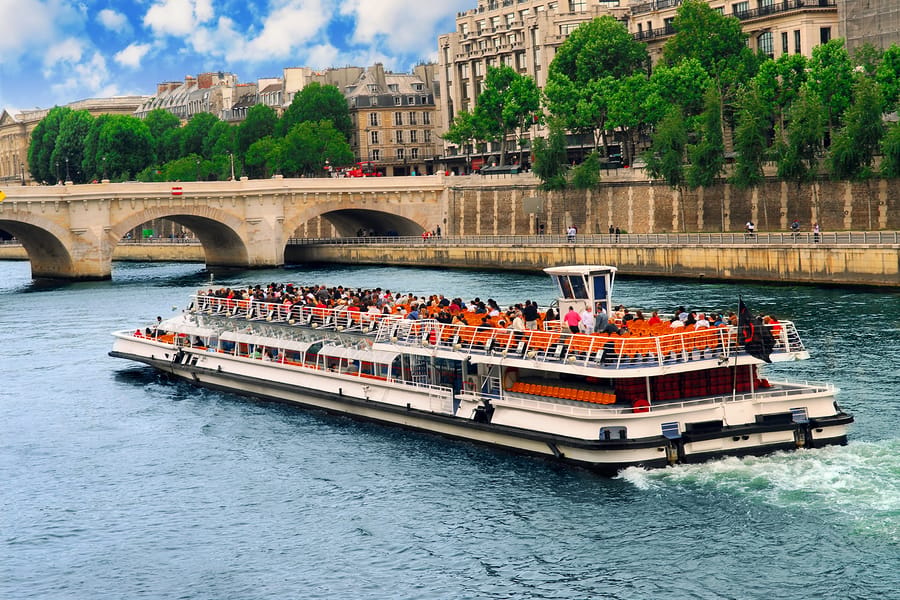 From London: Paris Day Trip with Lunch on Eiffel Tower - Free time near the Louvre