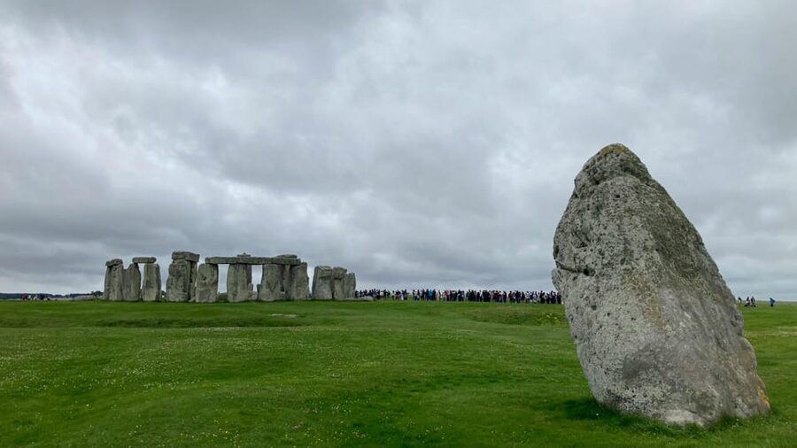 From London: Stonehenge Day Trip with Audioguide - Stonehenge with time to look around