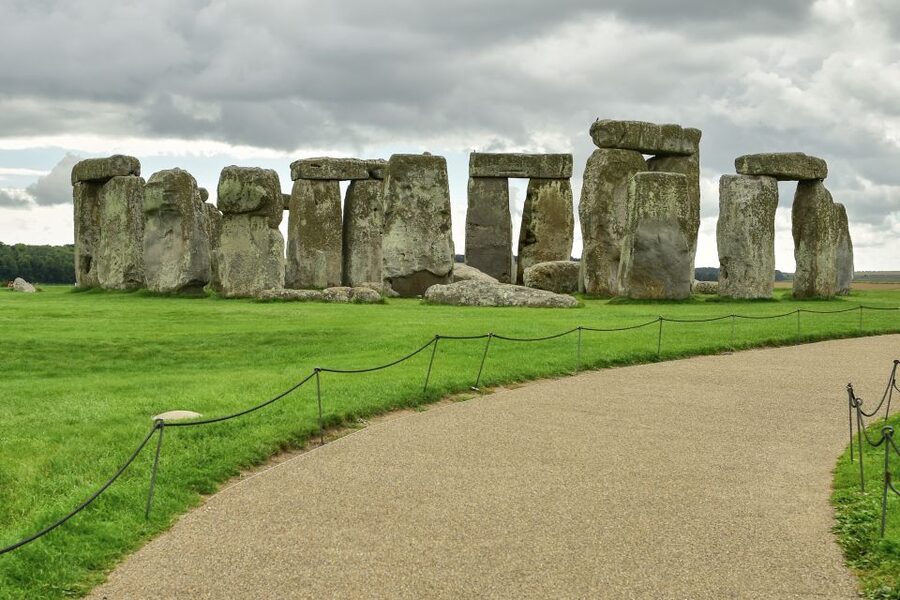 From London: Stonehenge Morning Day Trip with Admission - The return to London and the value of a half-day