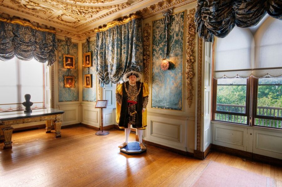 From London: Warwick Castle Day Trip by Rail - Exploring the state rooms and royal interiors