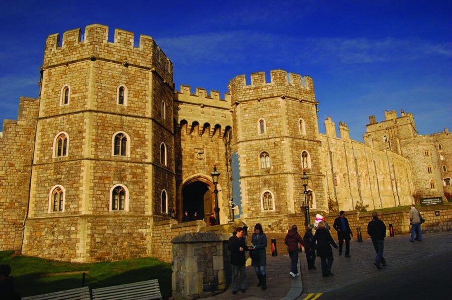 From London: Windsor Castle and Stonehenge Day Trip - The coach ride from London