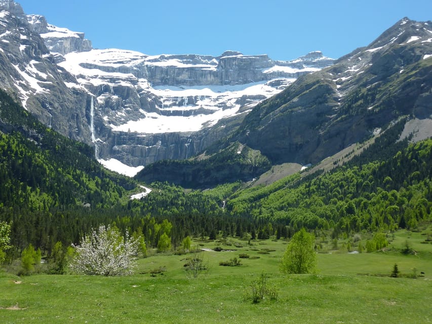 From Lourdes: Gavarnie and Pont d'Espagne Day Trip - Cauterets, sweets, and a sensible lunch break
