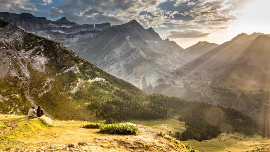 From Lourdes: Gavarnie and Pont d'Espagne Day Trip - Stephane makes the bus time count
