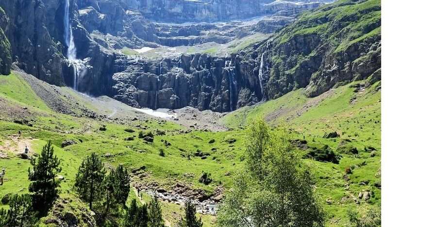 From Lourdes: Gavarnie and Pont d'Espagne Day Trip - How difficult is the walking?