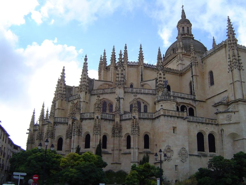 From Madrid: Ávila and Segovia Guided Day Trip - Two UNESCO towns from one Madrid base