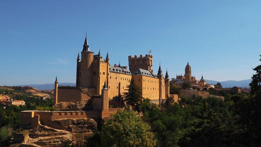From Madrid: Ávila and Segovia Guided Day Trip - Segovia’s aqueduct, cathedral, and Old Town
