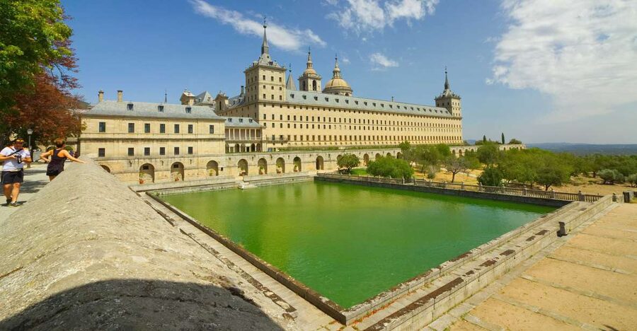 From Madrid: El Escorial, Valley and Segovia Day Trip - The Madrid lunch break is useful, but short