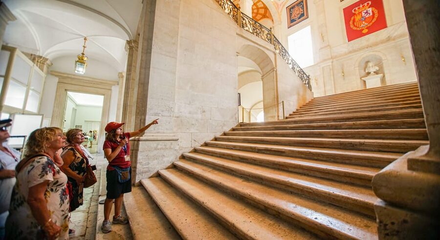 From Madrid: Guided Day Trip to Chinchon, Aranjuez & Toledo - Transport, timing, and the return to Madrid