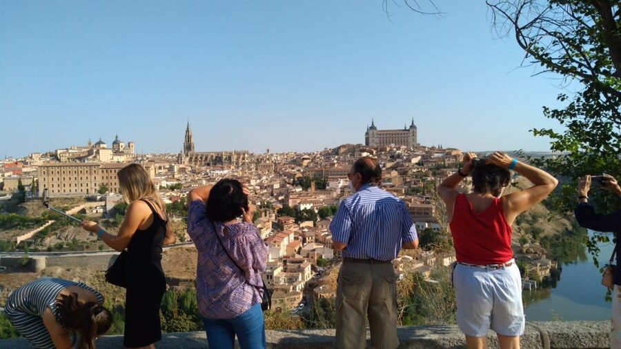 From Madrid: Guided Day Trip to Segovia and Toledo - Segovia: aqueduct, cathedral, and a castle from a storybook