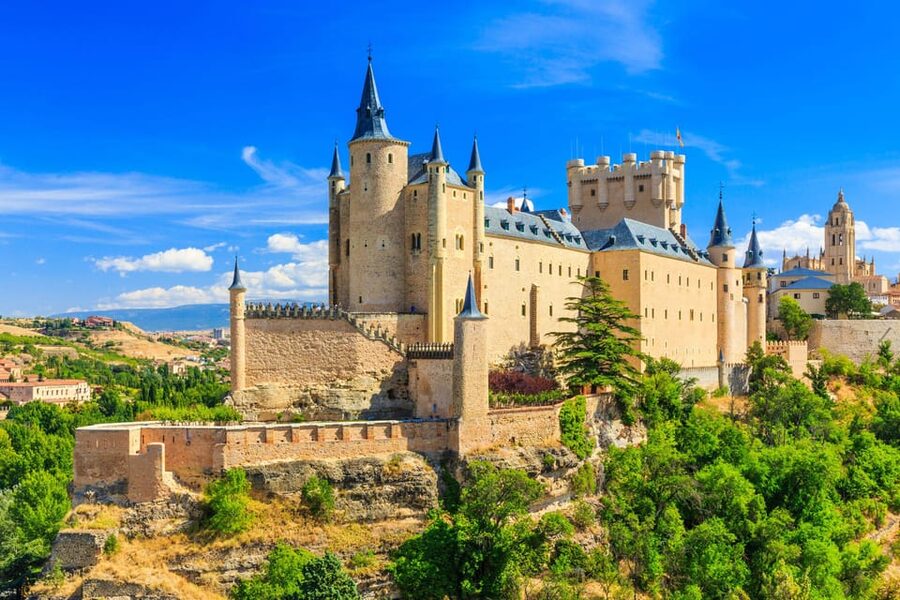 From Madrid: Guided Day Trip to Segovia, optional Alcázar - Key points at a glance