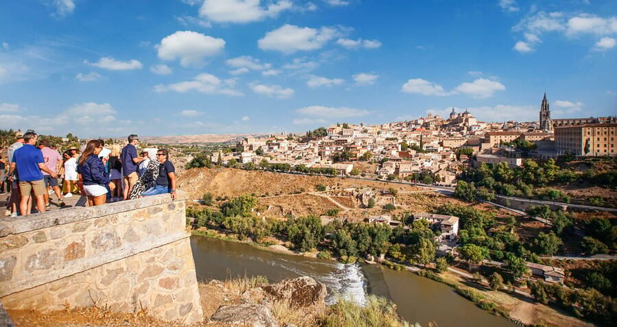From Madrid: Guided Day Trip to Toledo by Bus - Choosing between six hours and nine hours