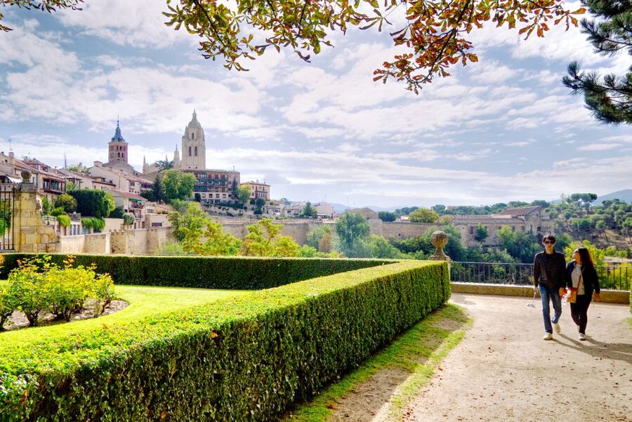From Madrid: Segovia & Avila Day Trip with Optional Tickets - Booking choices that affect your day