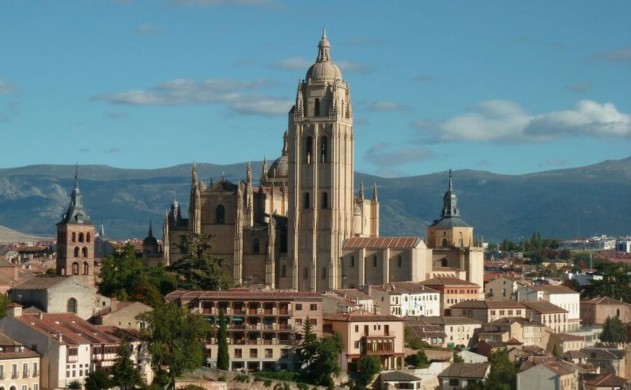 From Madrid: Segovia & Avila Day Trip with Optional Tickets - Ávila behind its 11th-century walls