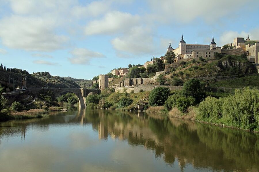 From Madrid: Toledo and Segovia Guided Day Trip - The Madrid return that surprises many people