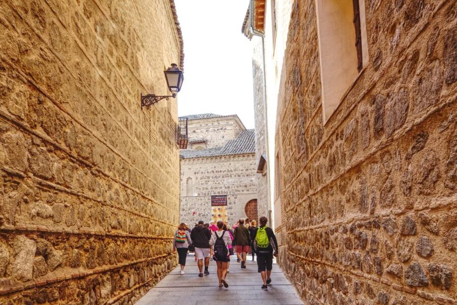 From Madrid: Toledo and Segovia Guided Day Trip - Arriving in Segovia at Plaza del Azoguejo