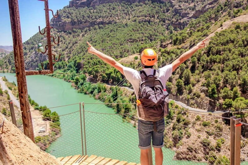 From Málaga: Caminito del Rey Day Trip & Guided Tour - Meeting in central Málaga and getting on the coach