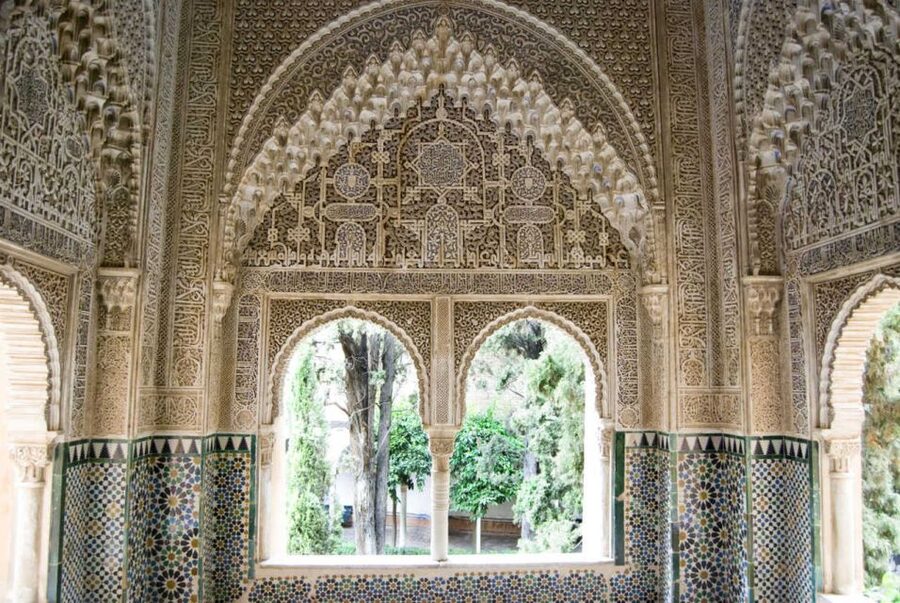 From Malaga: Granada Full-Day Trip with Alhambra - The Nasrid Palaces and their fine details