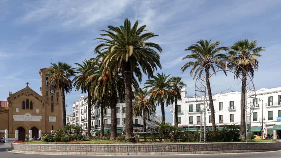 From Málaga: Morocco Day Trip with Tour Guide and Lunch - Tetouan’s palace square and old quarters